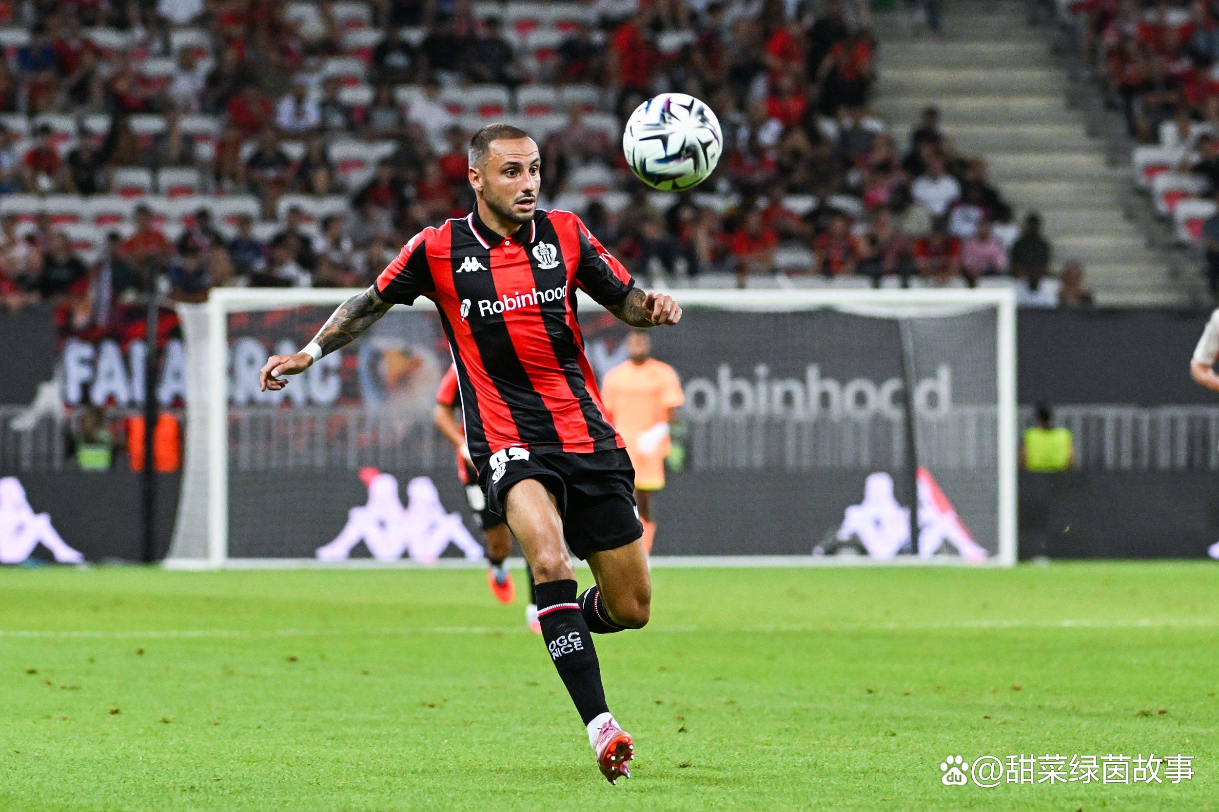 天博官方app关于本菲卡训练开放日;国际比赛日造点机会引欢呼;欧联在即;阵容厚度经受考验的信息