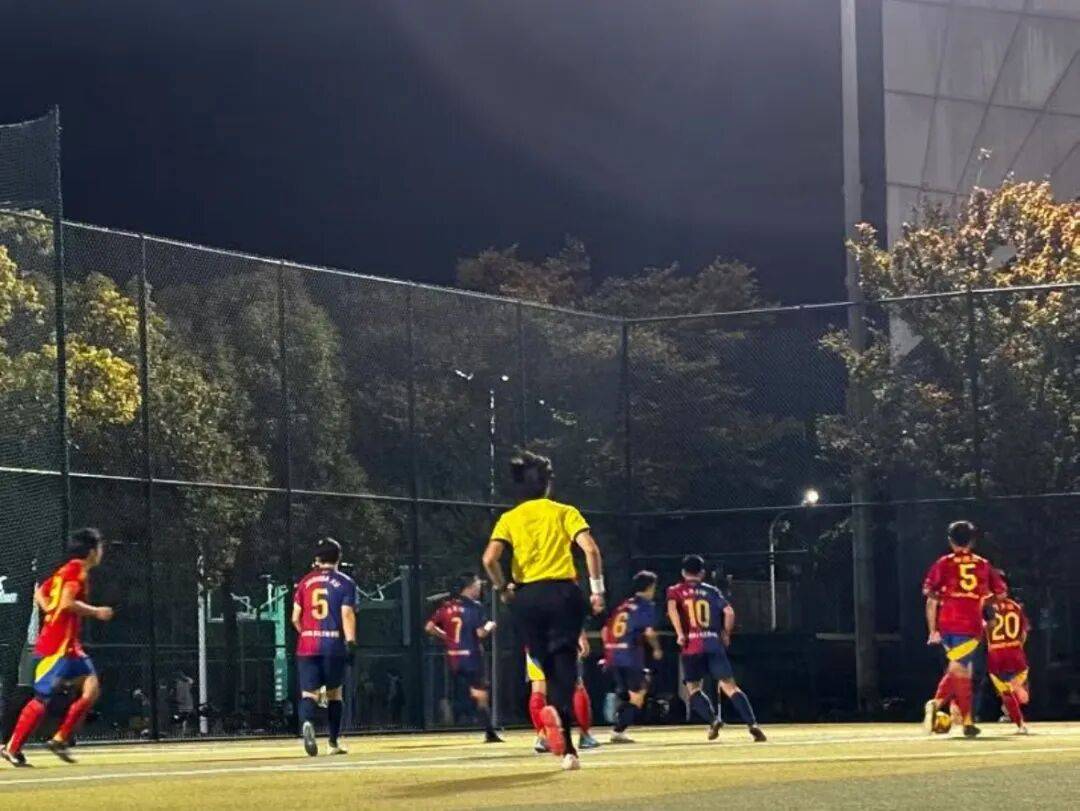 天博官方app里程碑夜!塞维利亚再遭质疑;法国杯清晨刷纪录;赛场秩序良好;赛程密集仍需轮换(今日巴西激战塞维利亚巅峰对决)