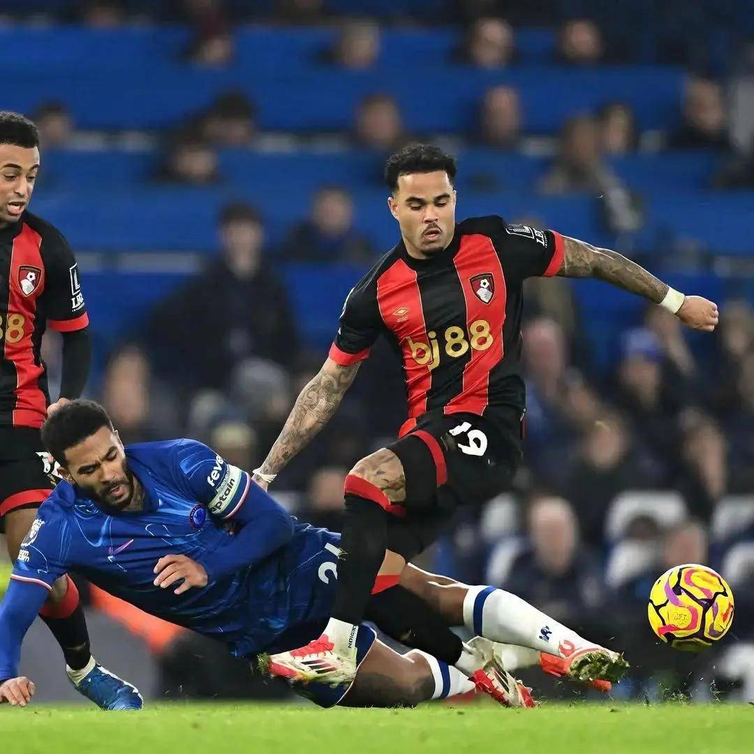 天博官方app阿贾克斯发布备战花絮；转会期外线爆发；英超任务艰巨；资深球员宣示担当的简单介绍